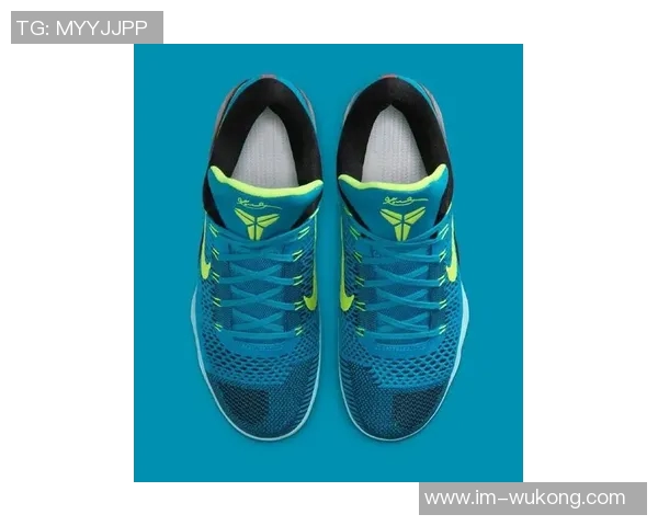 库里今日穿着科比9战靴展现低调风范灰白黑配色尽显简约风格